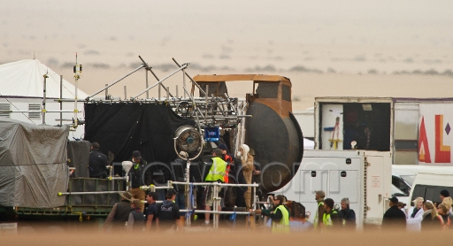 http://www.unificationfrance.com/IMG/jpg/mad_max_fury_road_photos_de_tournage_4.jpg